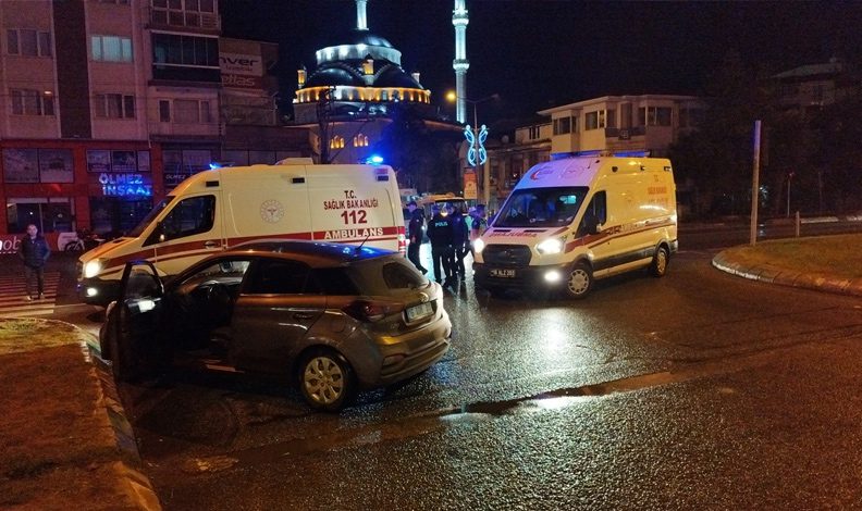 Bursa’da TIR kavşakta otomobile çarptı