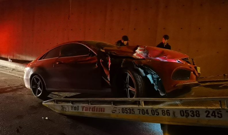 Bursa’da yolcu indiren otobüse otomobil çarptı