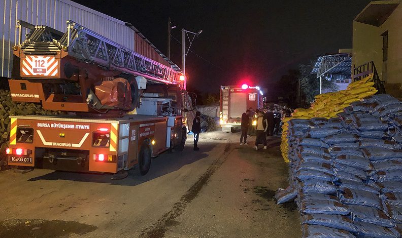 Bursa’da yakacak depolama tesisinde yangın