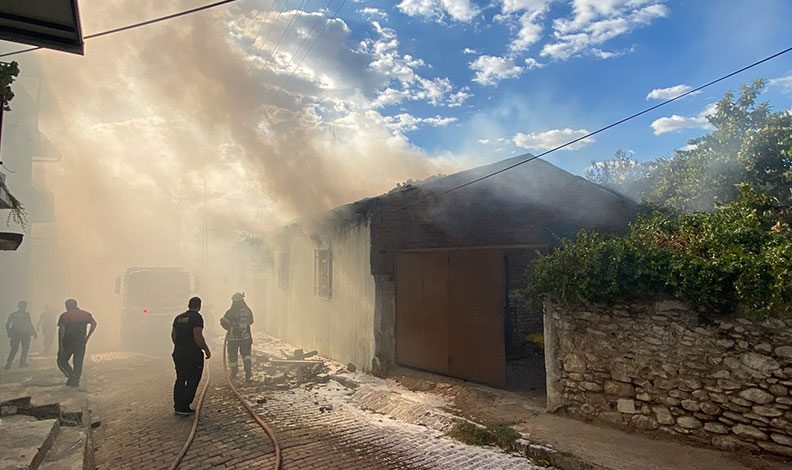 Tüpten sızan gaz bomba gibi patladı
