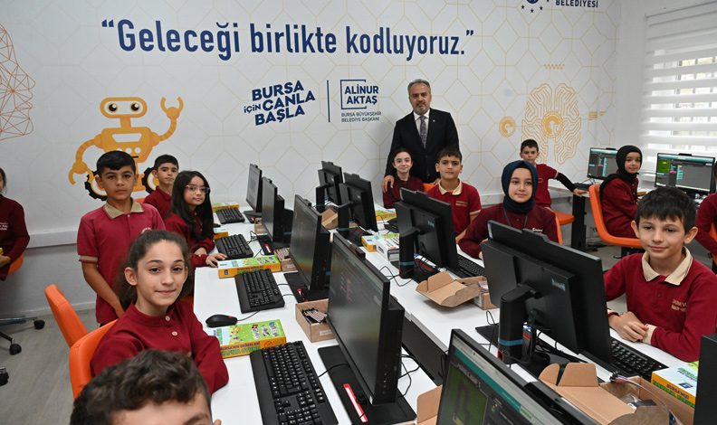 Bursa Büyükşehir’den okullara teknolojik destek