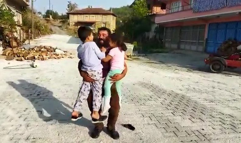 Anneleri tarafından kaçırılan çocuklar babalarına kavuştu