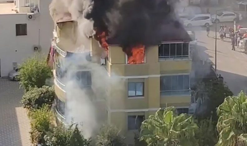 Adana’da apartman dairesinde yangın