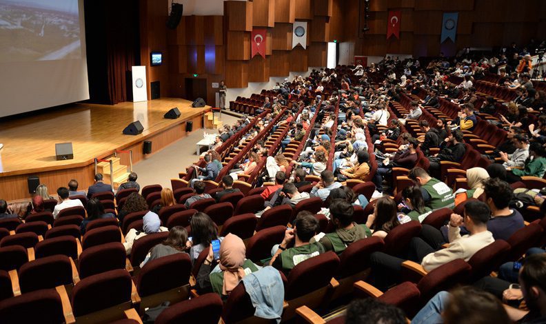 BUÜ’den yeni öğrencilere oryantasyon programı