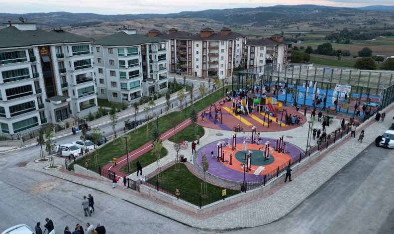 İnegöl’de sosyal donatı alanları hizmete açıldı