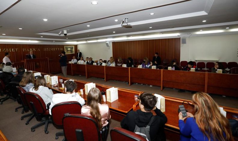 Başkan Taban misafir öğrencilerle buluştu