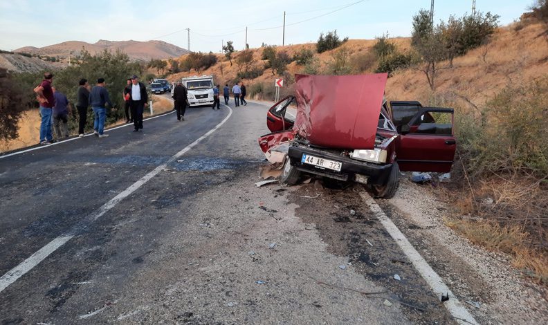 Malatya’da kamyonetle otomobil çarpıştı: 1 ölü
