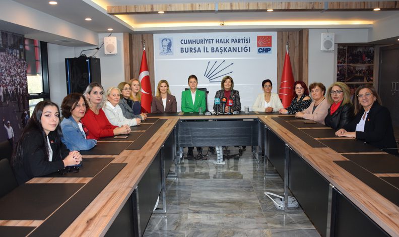 Bursa’da CHP’li kadınlardan Ata’ya saygı
