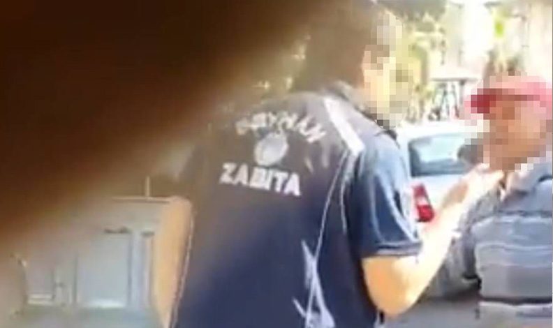 Zabıtadan seyyar satıcıya tokat