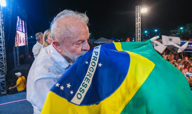 Brezilya’da seçimin galiba Lula