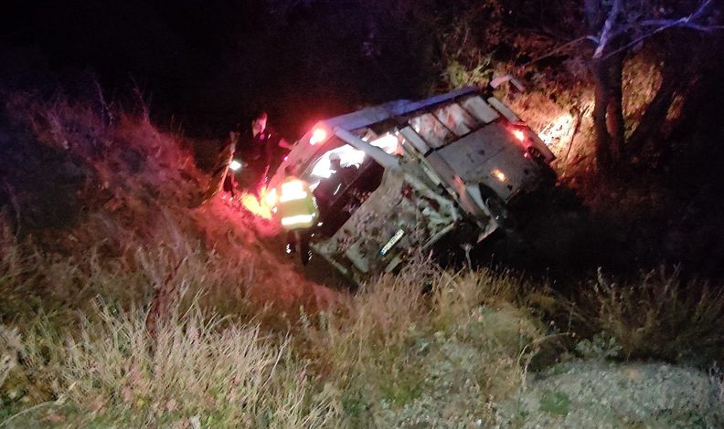 Bursa’dan cenazeye giden midibüs devrildi