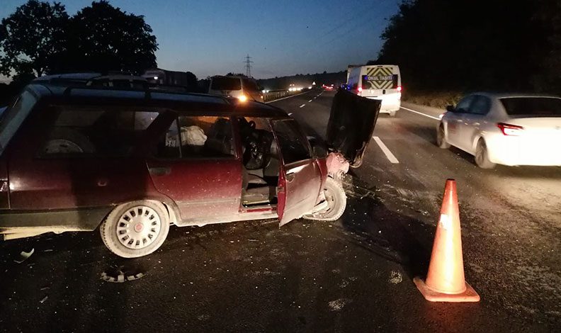 Bursa’da otomobil ile hafif ticari araç çarpıştı: 4 yaralı