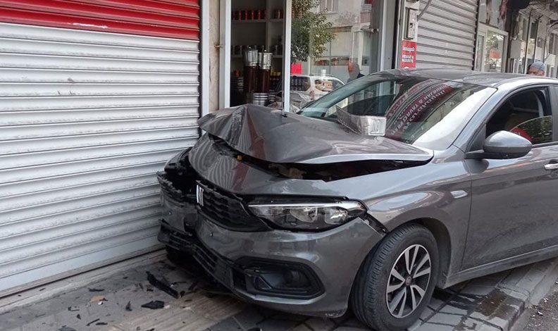 Adıyaman’da üzerine elektrik direği düşen kadın ağır yaralandı