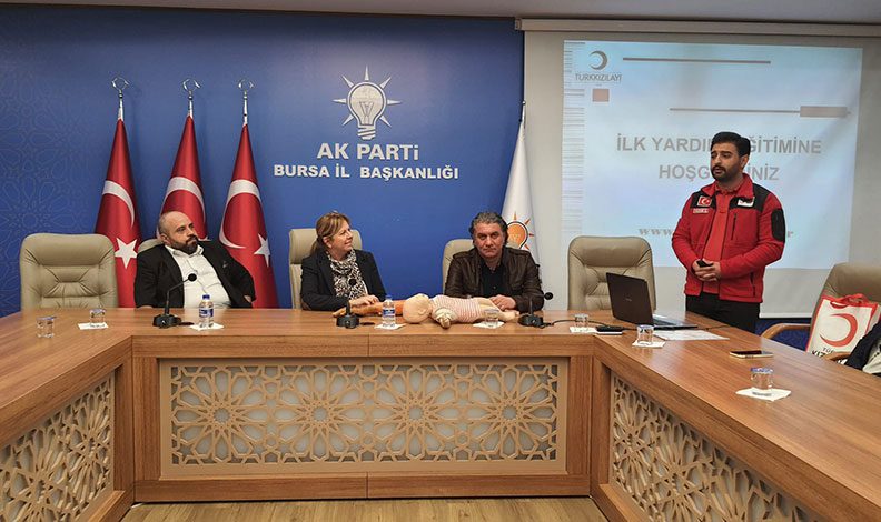 AK teşkilatlar temel ilk yardım eğitimleri alıyor