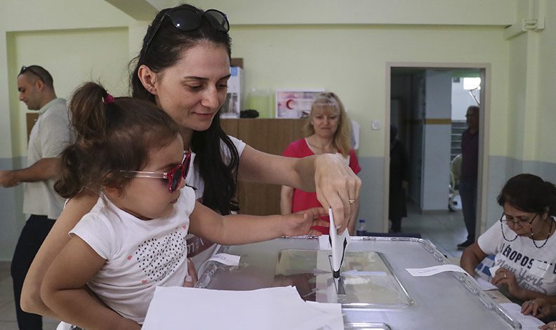 Çifte vatandaşlar Bulgaristan’daki seçimler için sandık başında