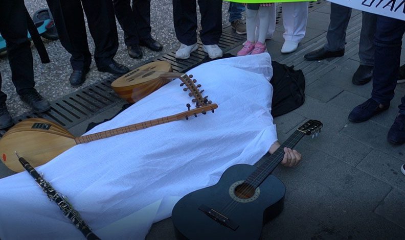 İzmir’de müzisyenler Onur Şener cinayetini protesto etti
