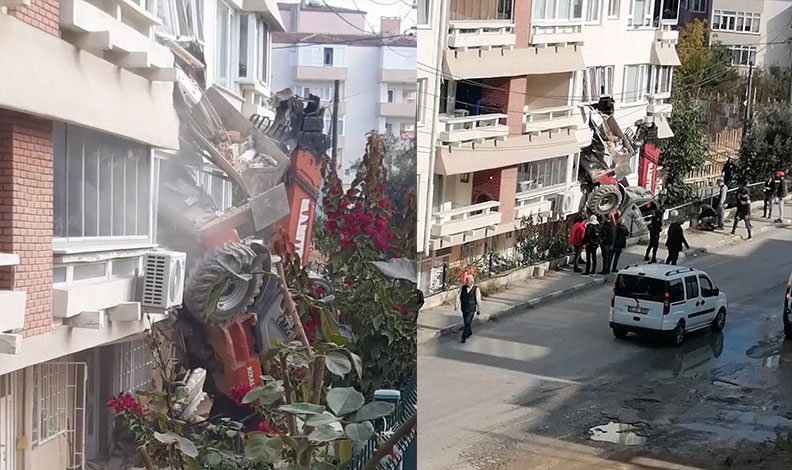 Yalova’da kontrolden çıkan iş makinesi apartmana çarptı