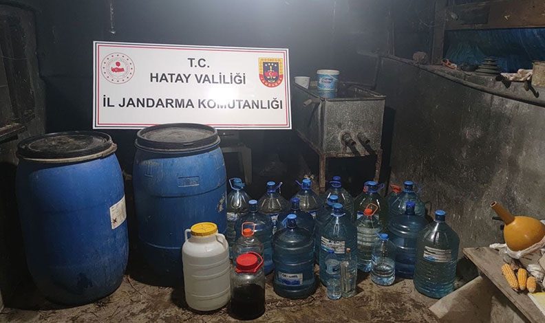 Hatay’da 3 ton kaçak içki ele geçirildi