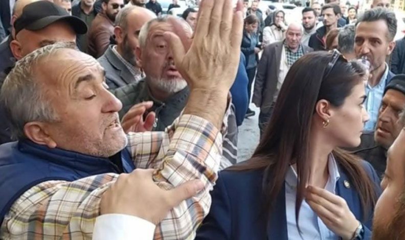Ahmet Davutoğlu’na vatandaştan tepki