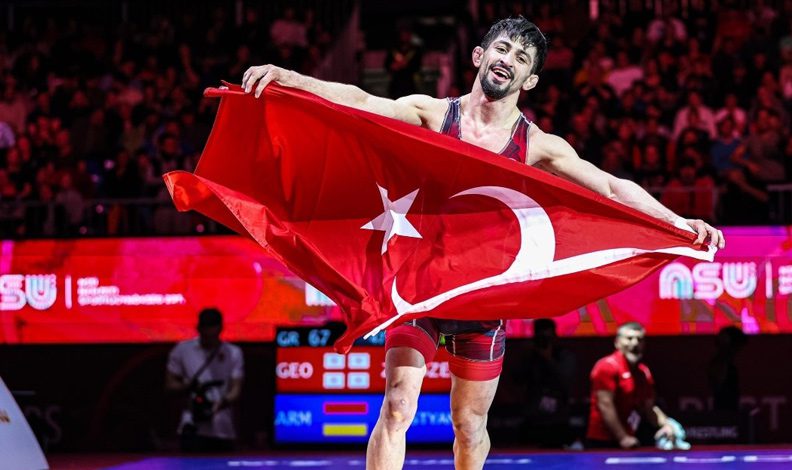 Kerem Kamal dünya şampiyonu oldu