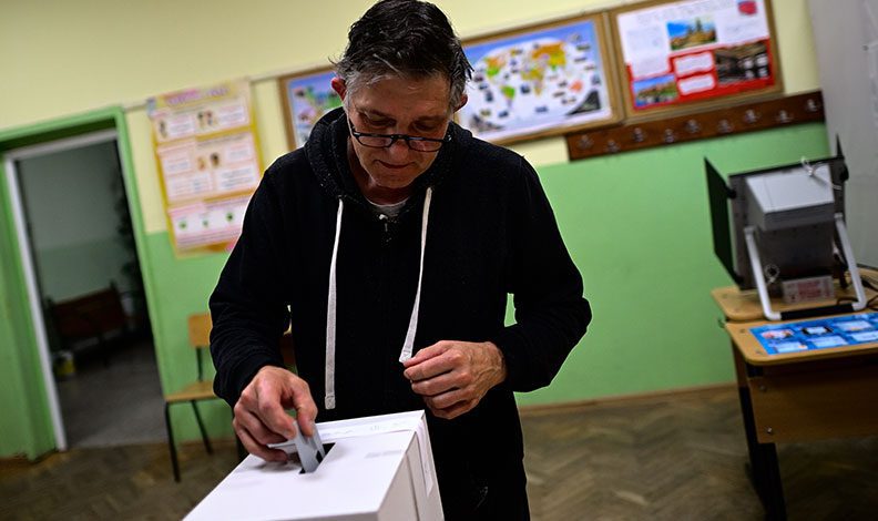 Bulgaristan’da halk genel seçim için sandık başında