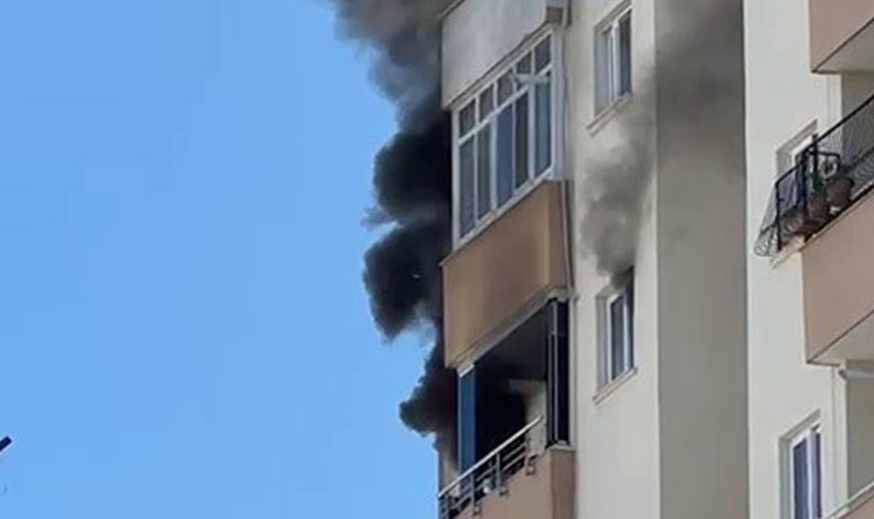 Adana’da apartmanın 10. katında yangın paniği