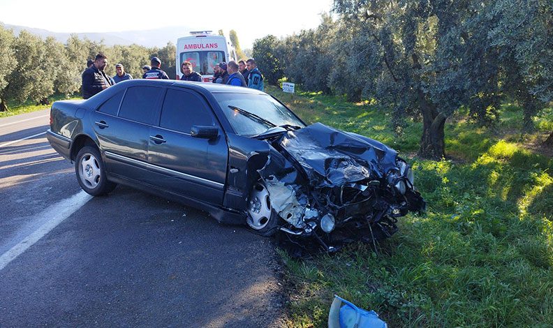 Bursa’da otomobil ilaç tankerine çarptı: 3 yaralı