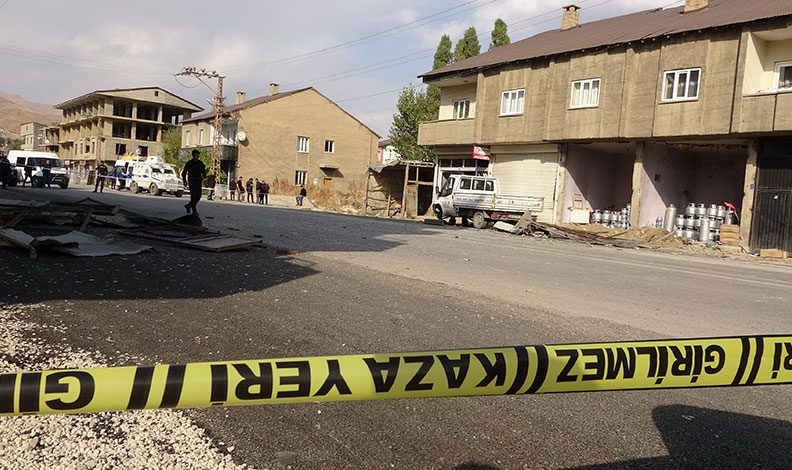 Hakkari’de faciadan dönüldü: 2 yaralı