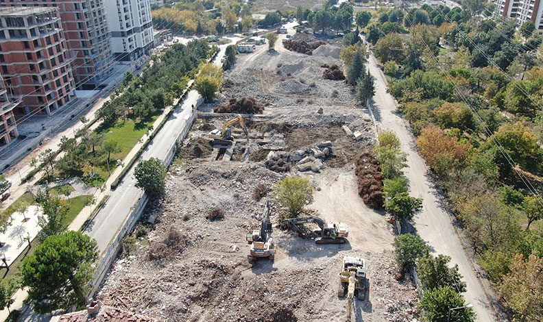 Bursa’da molozların altında kalmaktan kıl payı kurtuldu