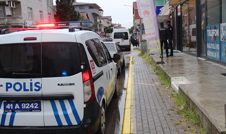 Kocaeli’de iki genç arasındaki bıçaklı kavga kanlı bitti