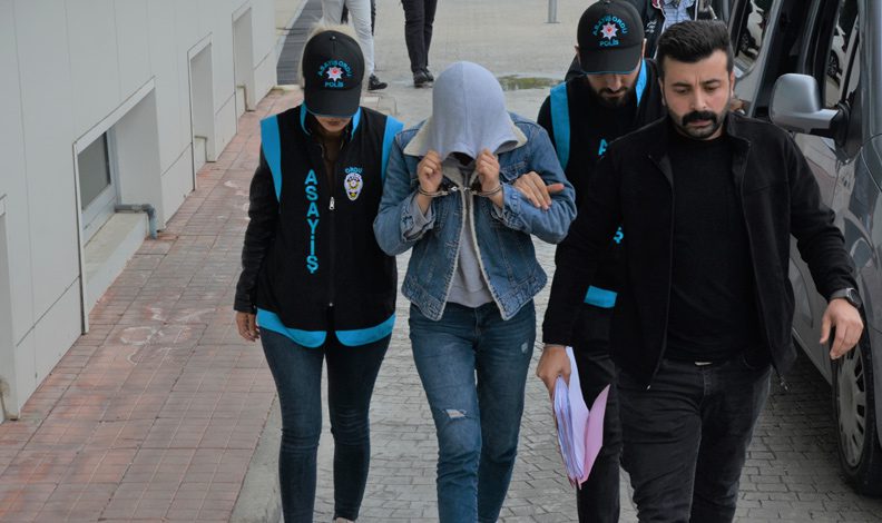 Ölen bebeğini çatıda saklayıp sonrasında tarlaya gömmüş
