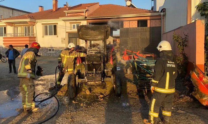 Bursa’da traktör alev alev yandı
