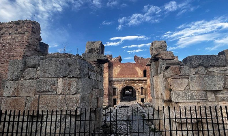 İstanbul Kapı’daki tarih göz kamaştırıyor