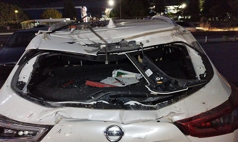 Kontrolden çıktı,park halindeki araçlara çarptı