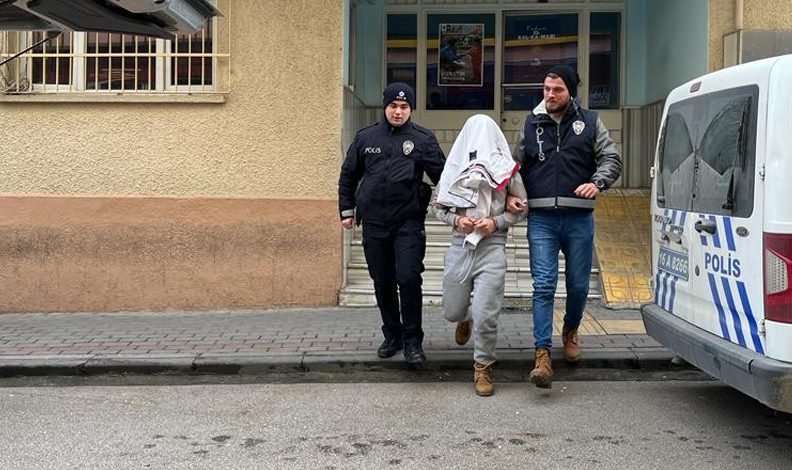 Bursa’da hırsızlık zanlısı polisten kaçamadı