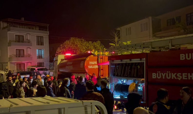 Bursa’da apartmanda çıkan yangın korkuttu
