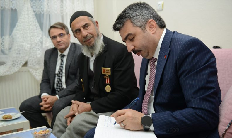 Oktay Yılmaz şehit ailelerini unutmuyor
