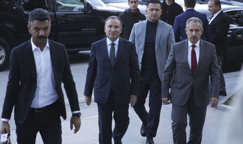 AK Parti’den anayasa değişikliği teklifi ziyareti