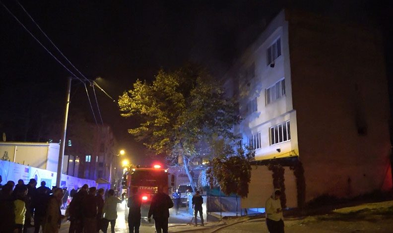 Bursa’da eşiyle tartışan adam evini ateşe verdi