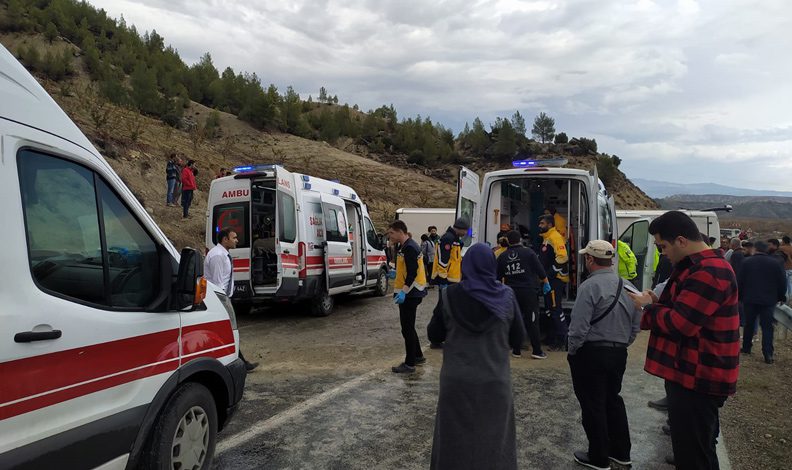 Mersin’de yolcu otobüsü devrildi: 18 yaralı
