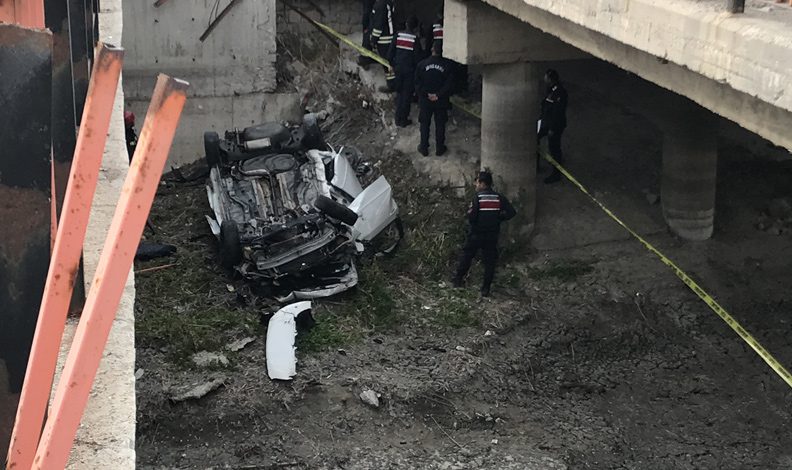 Konya’da otomobil tahliye kanalına uçtu: 3 ölü