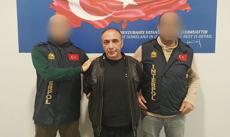 Kırmızı bültenle aranan Akbaba yakalandı