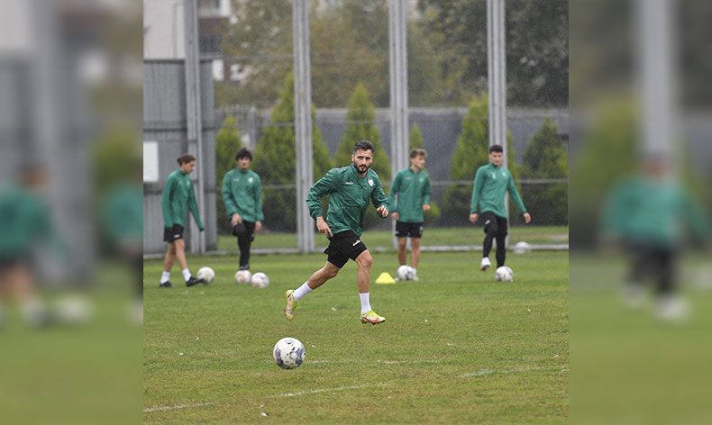 Bursasporlu futbolculara izin
