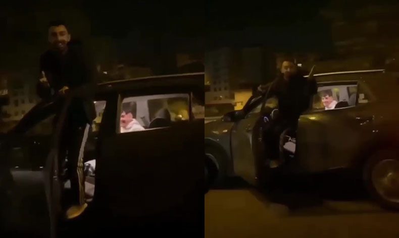 Kapısı açık otomobili ayakta kullandı