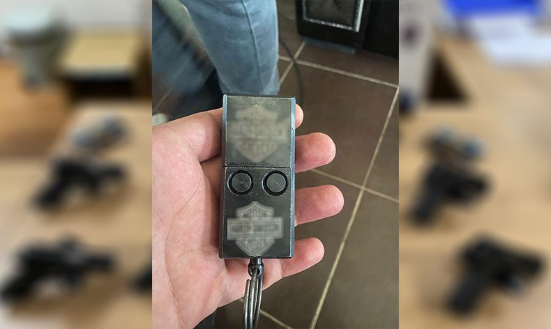 Garaj kumandası görünümlü suikast silahı