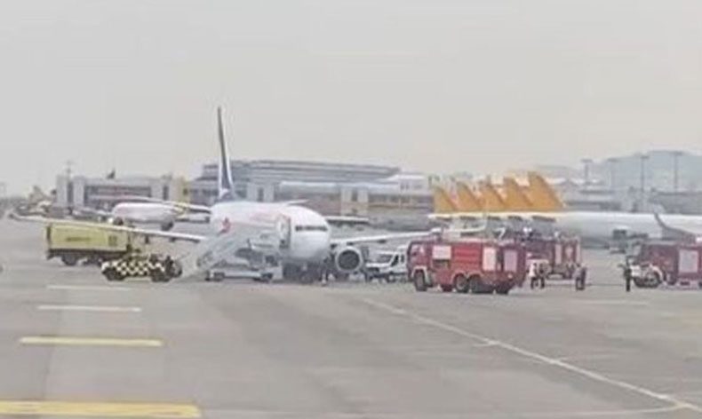 Yolcu uçağının lastiği patladı