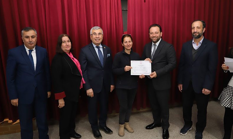 Bursa’da veliler sertifikalarını aldı