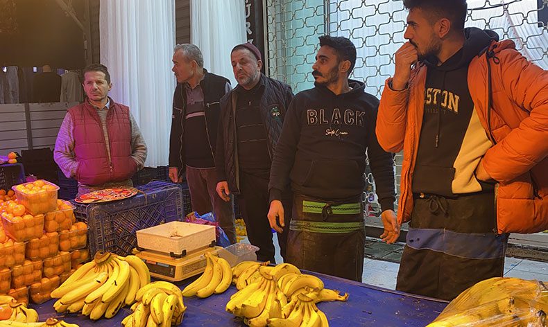 Bursa’da perdeci ile pazarcının kavgası kanlı bitti