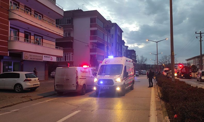 Evini ateşe veren kadının yardımına itfaiye yetişti