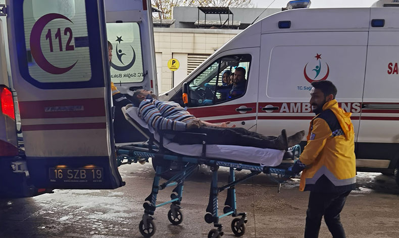 Otomobil iş yerine daldı: 1 yaralı